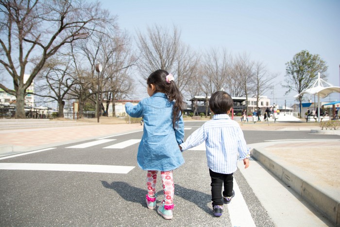 あなたはどう思う？話題の子育てグッズ”迷子紐”問題