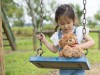 ぬいぐるみが好きな子どもの心理とは？安心のサインor不安の表れ？