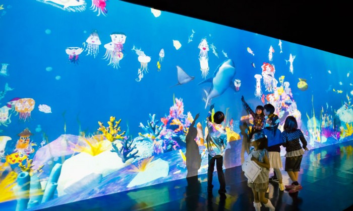 日本最大級の広さと身体を使った世界初のアートワークも！この夏話題の新ミュージアム「エプソン チームラボ ボーダレス」とは？
