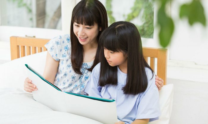 小学生まで続けると学力アップも!?「絵本の読み聞かせ」いつまですべき？