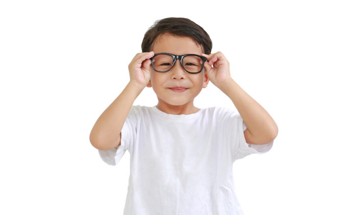 【眼科医インタビュー】コロナ禍で加速する子どもの視力低下。原因や対策は？