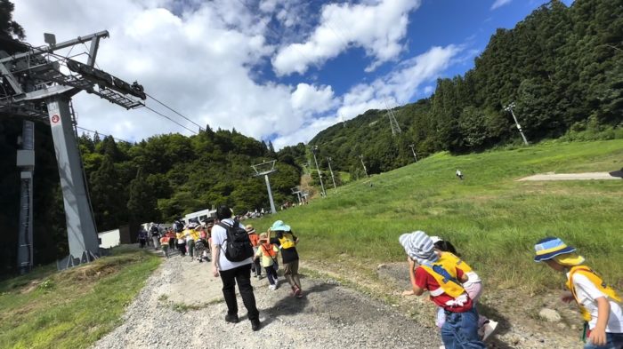 行く前と後で別人に!? 年長児対象の2泊3日「伸芽会サマー合宿」をレポート！