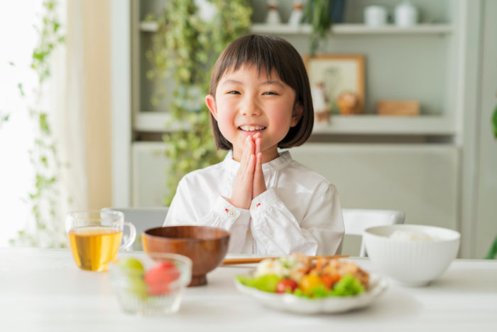 小学校受験で求められる「食事中のマナー」どんなことまで気をつけたらいい？