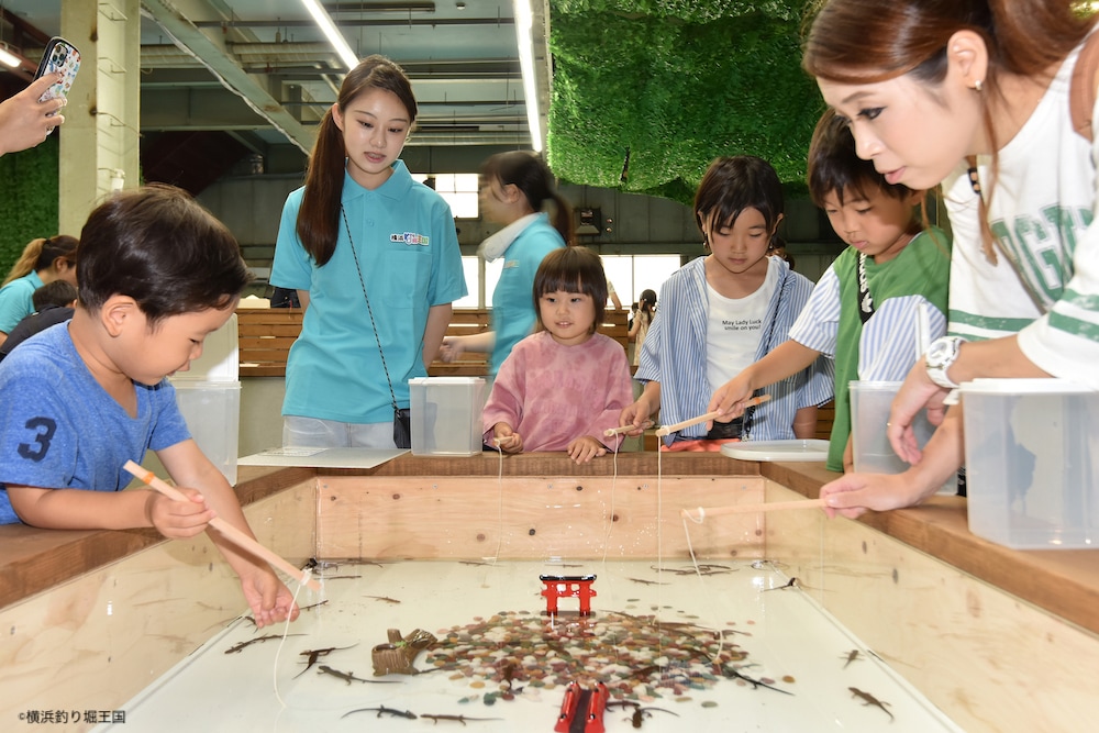 小さな魚を釣れるコーナー